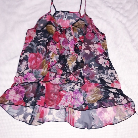 Wurl Tops - Black & red floral chiffon ruffle tanktop, sz L